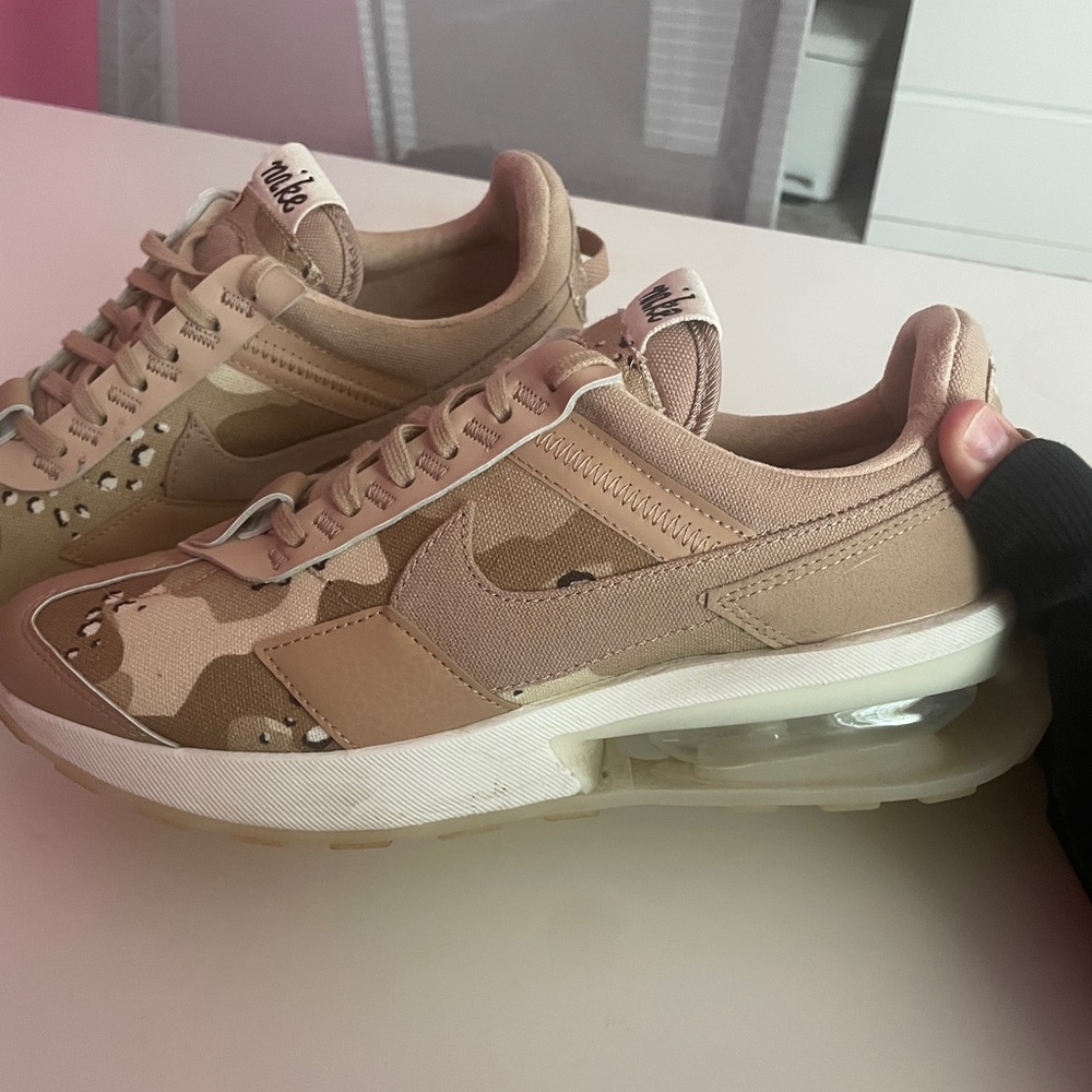 Size 8 Nike Womens Air Max Desert Camo